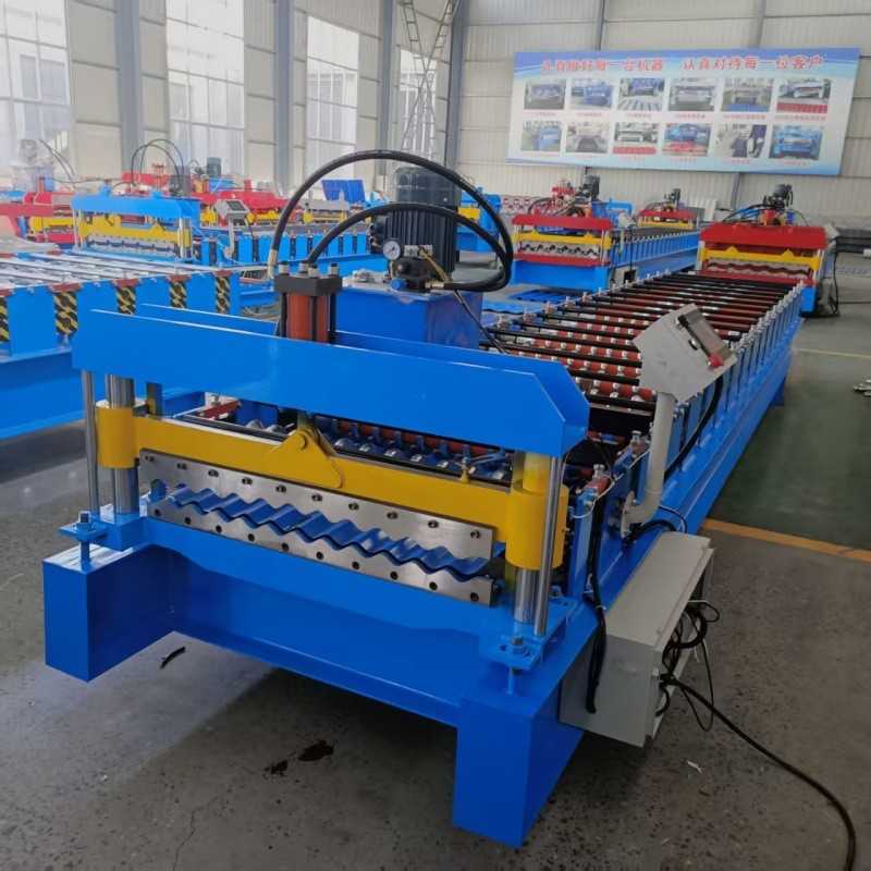 Single-layer roof tile forming machine