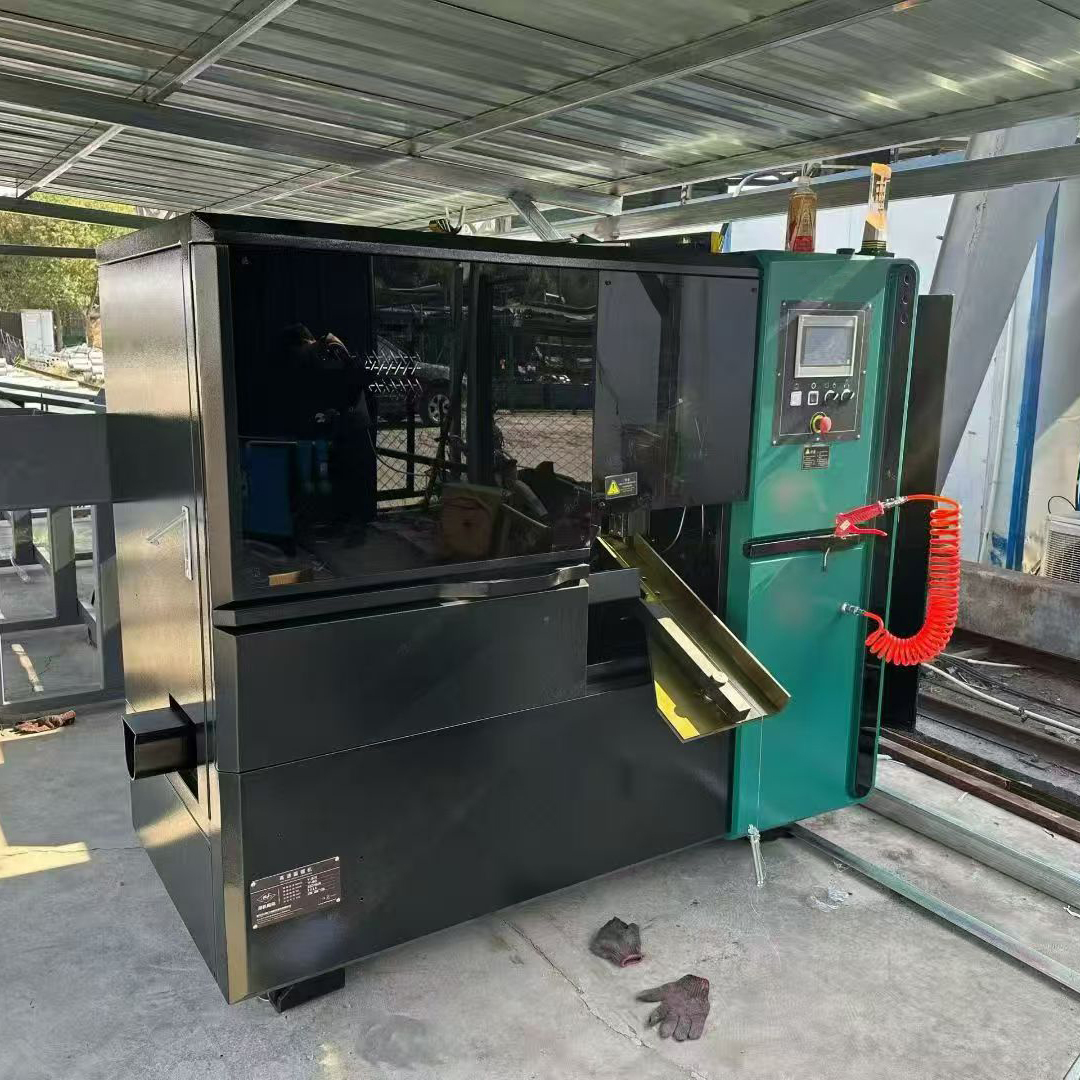 High-speed circular saw cutting machine